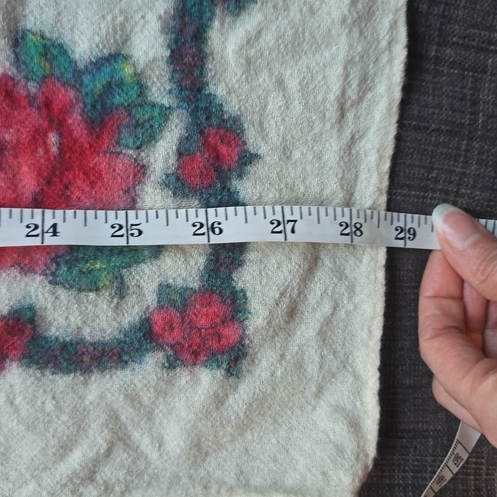 Floral Roses Patterned Cream Scarf - Picture 8 of 9